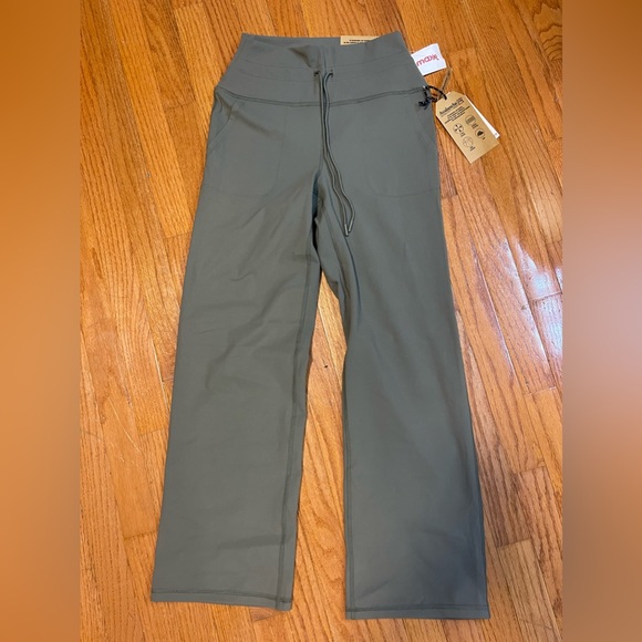 Green pants from tj-max. - Picture 2 of 2